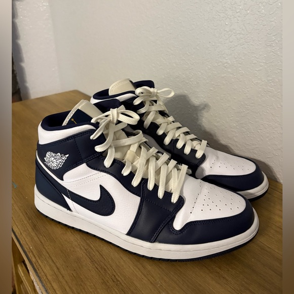 Nike Air Jordan 1 Mid Obsidian Blue Lace Up Sneakers Men’s 10 1/2 Basketball